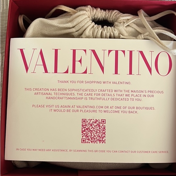 Designer Valentino Garavani Reversible (Red/ Black) Belt - Picture 2 of 7